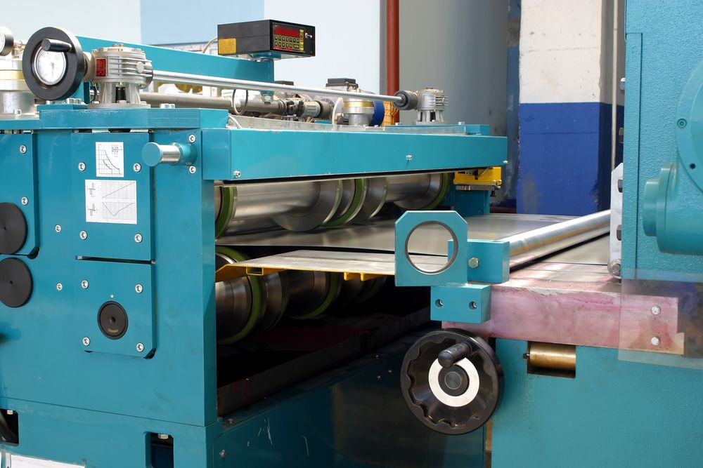 Sheet cutting machine