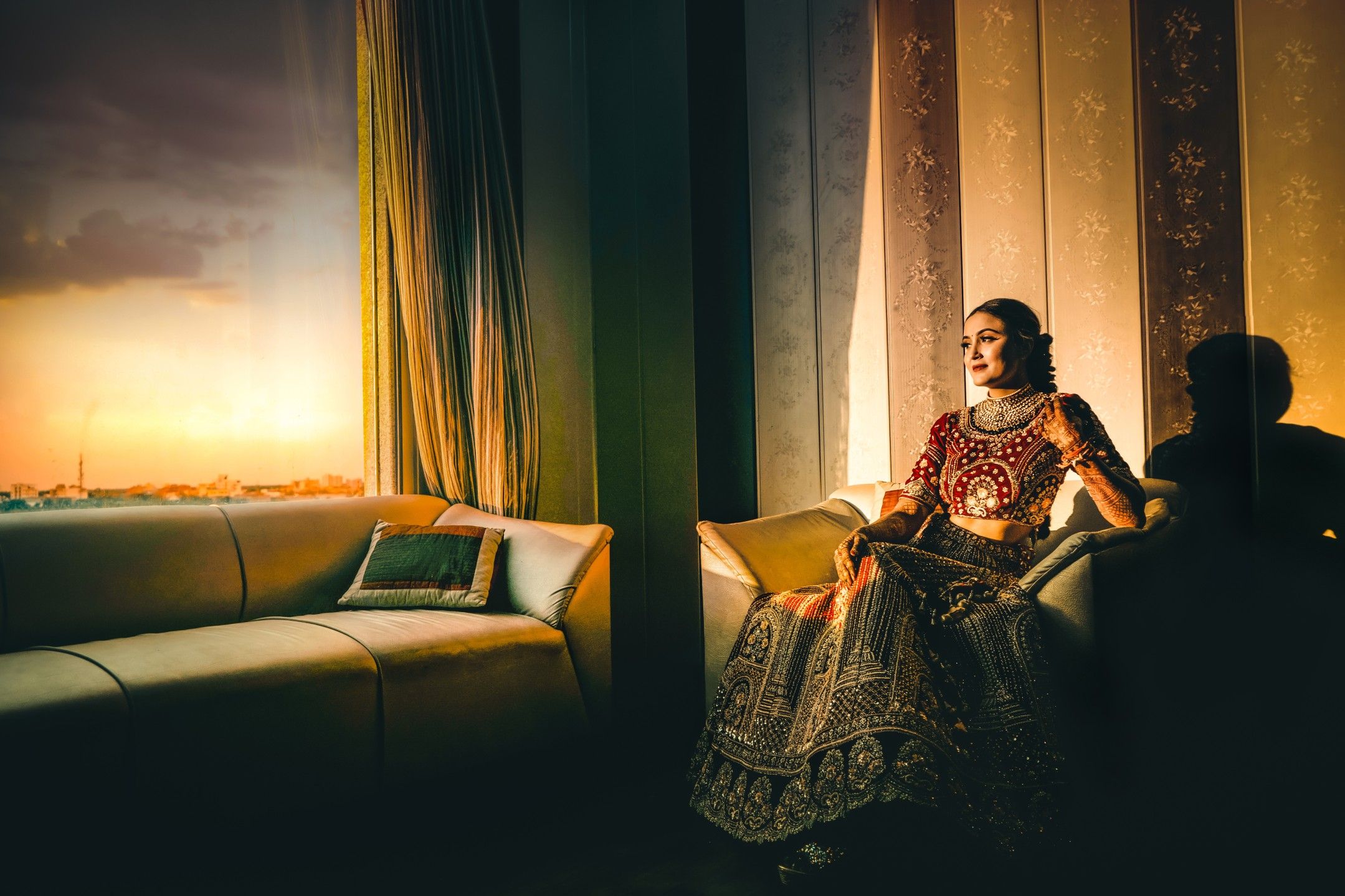 Vibrant Mehndi Photoshoots: Perfectly Capturing Tradition and Modernity in Style