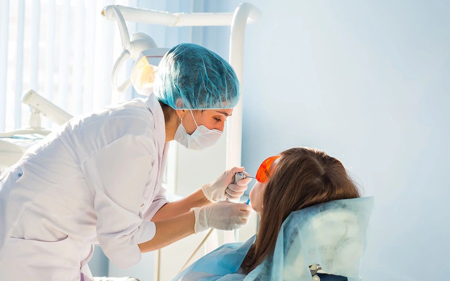 Choosing the Right Dental Clinic for Complete Smile Care