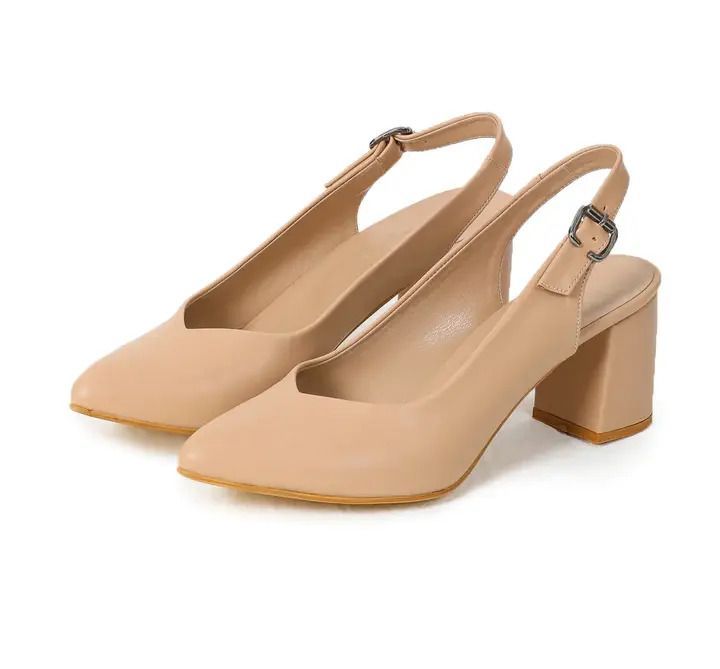 The Versatility of Low Heel Sandals: Day to Night Fashion

