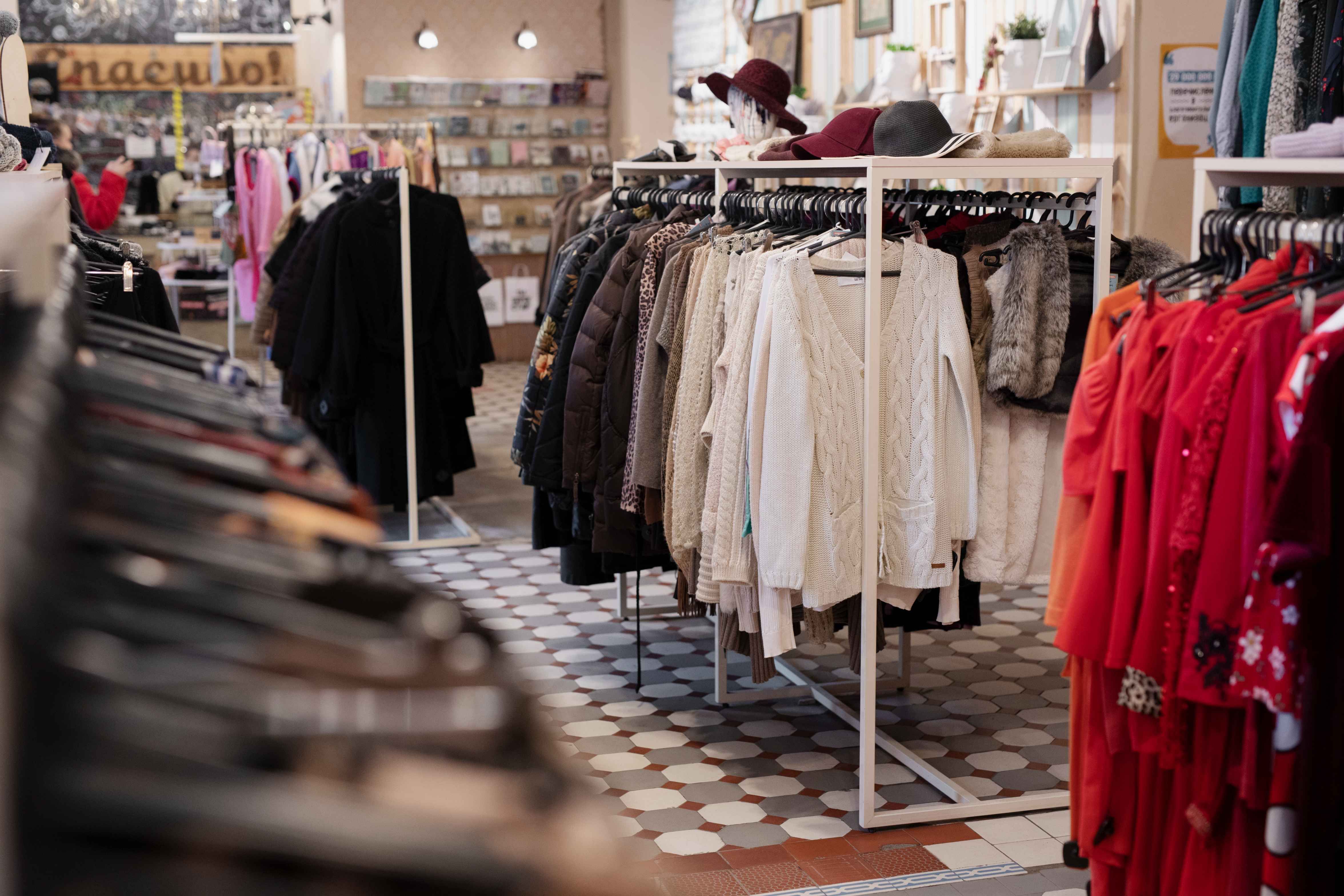 How to Organize a Clothing Store: Tips to Get Started
