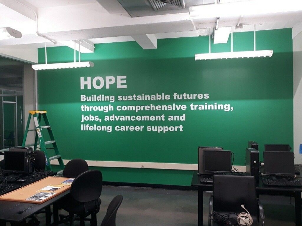 The Benefits of Collaborating With a Local Custom Sign Business
