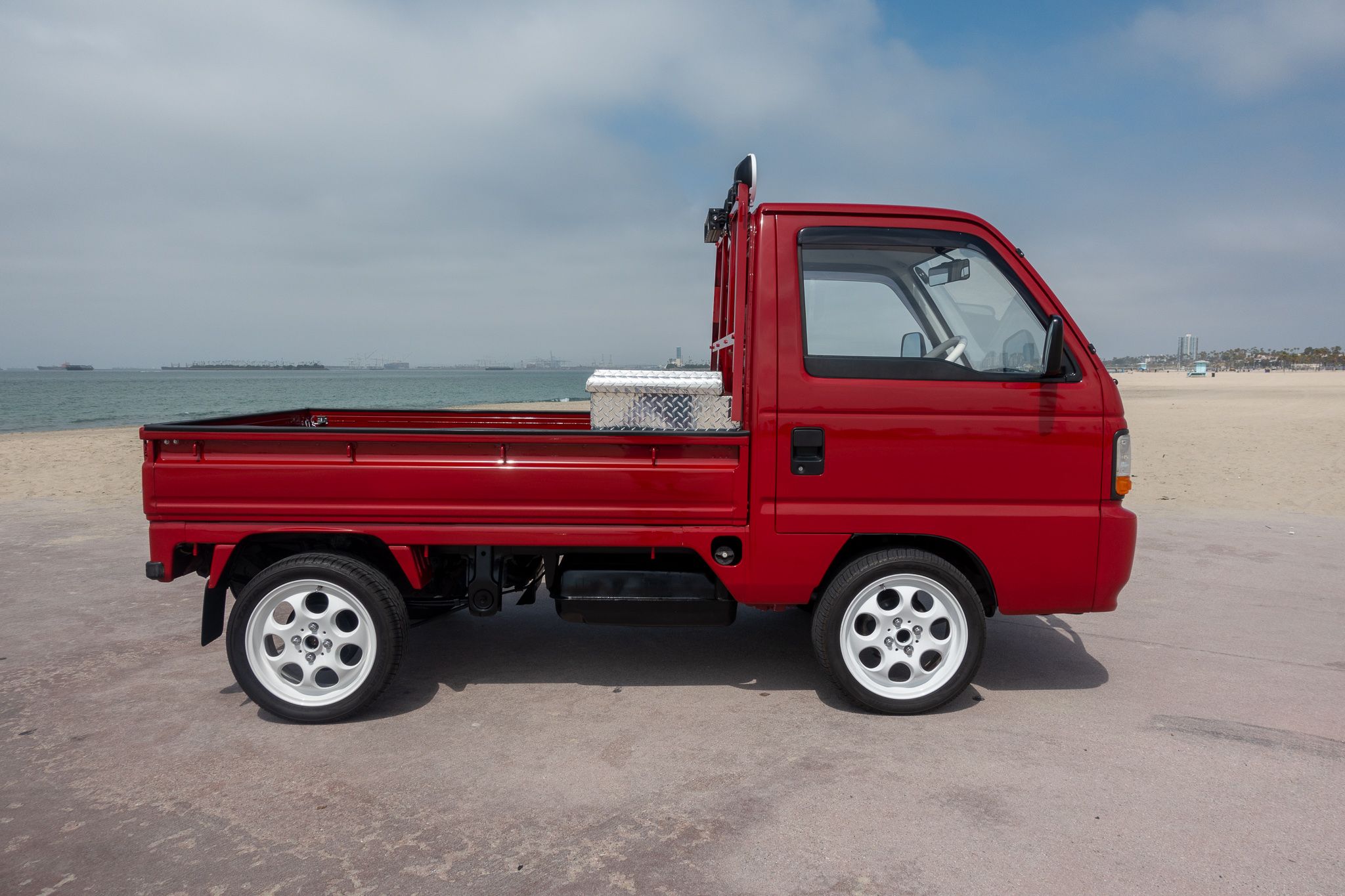 White Smoke from the Exhaust? What It Means for Your Honda Acty