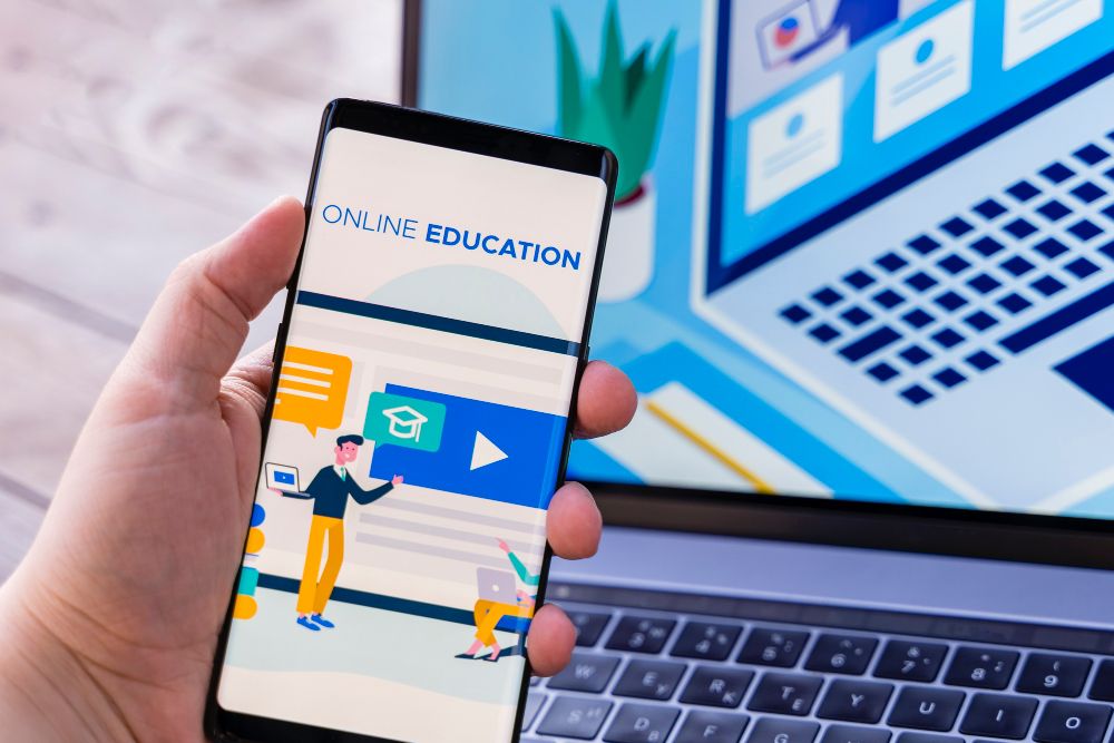 Difference in Online Training Modules and Microlearning: What works best?