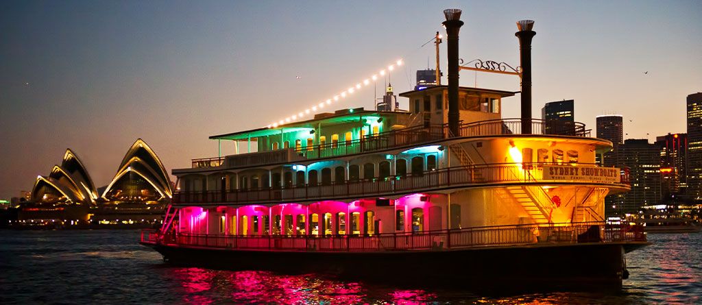 Sydney Showboat Cabaret Dinner Cruise – The Perfect Evening for Singles