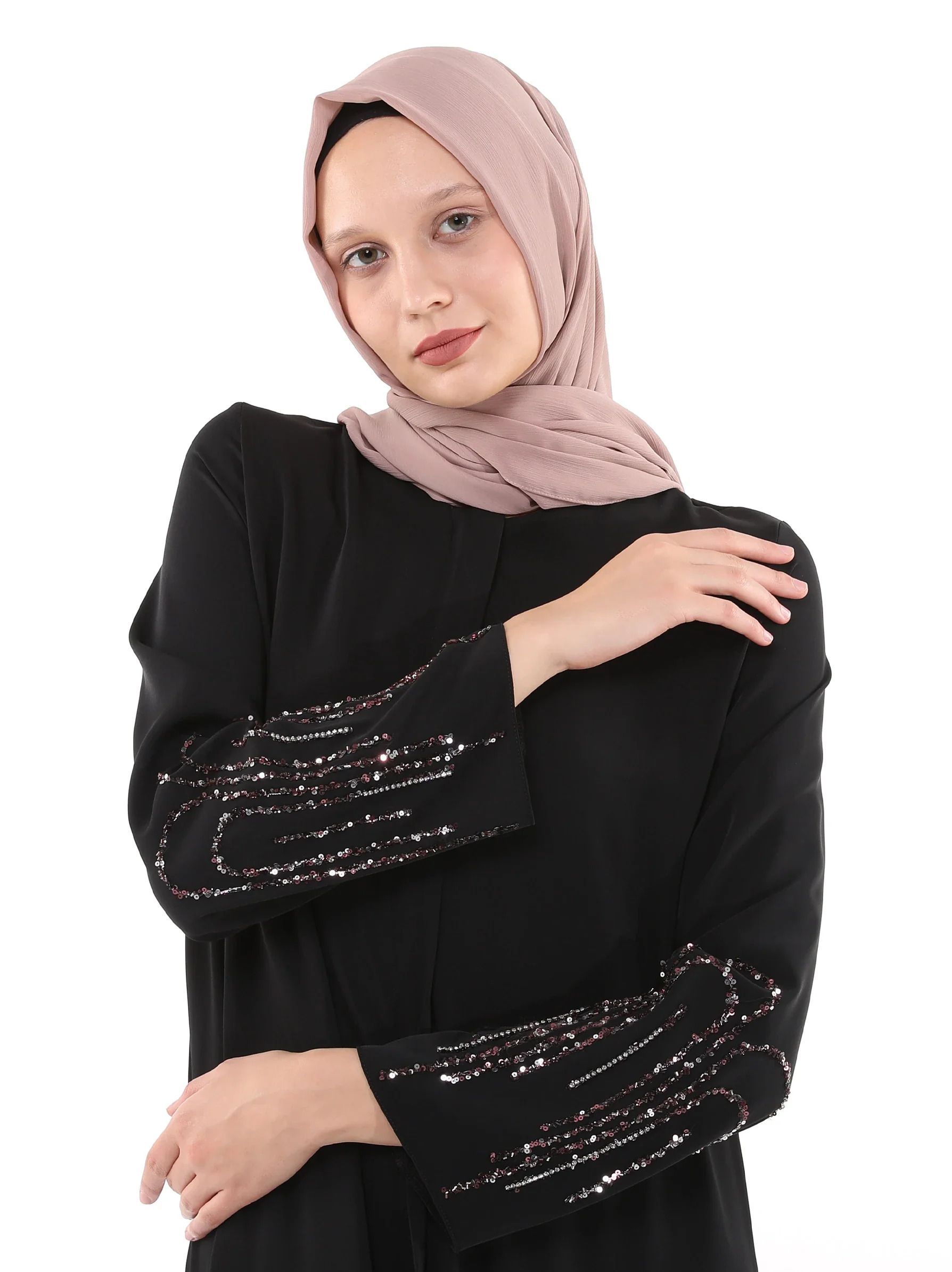 Embellished Abayas for Every Season: Seasonal Styling Tips
