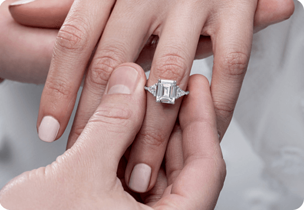 Everything You Need to Know About Emerald Cut Diamond Engagement Rings: Style, Settings, 4Cs, and Buying Tips