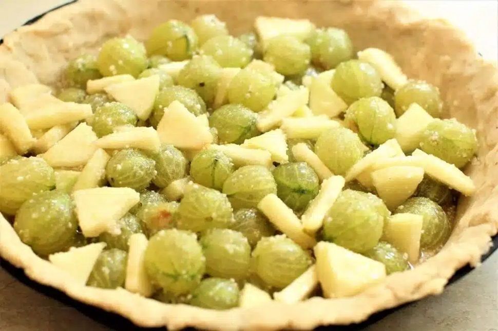 Berry Bliss: A Slice of Gooseberry Pie Heaven