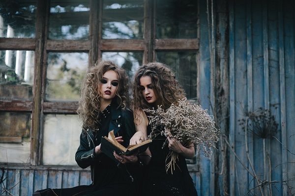 How to Incorporate Gothic Fashion Into Your Daily Wardrobe?