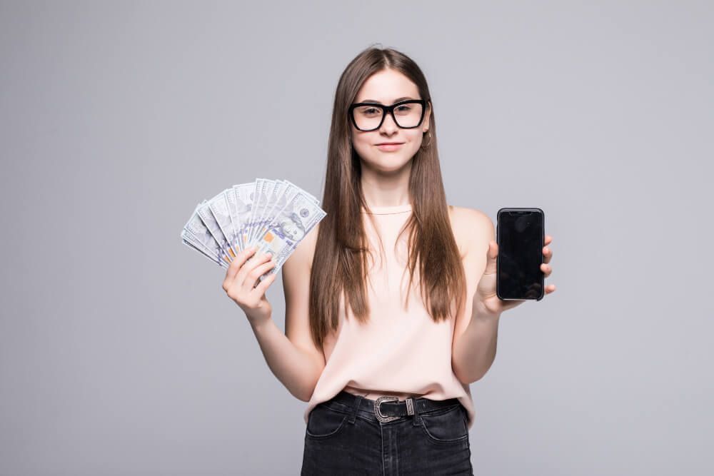 How to Earn Money While You Are Still Studying in College?