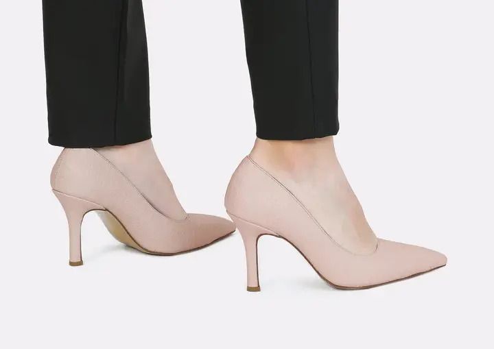 What Dress to Wear With Pointed Heels: A Style Guide