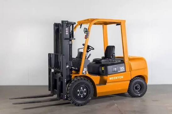 Is Working Direct with a Forklift Manufacturer Worth It Over a Dealer?