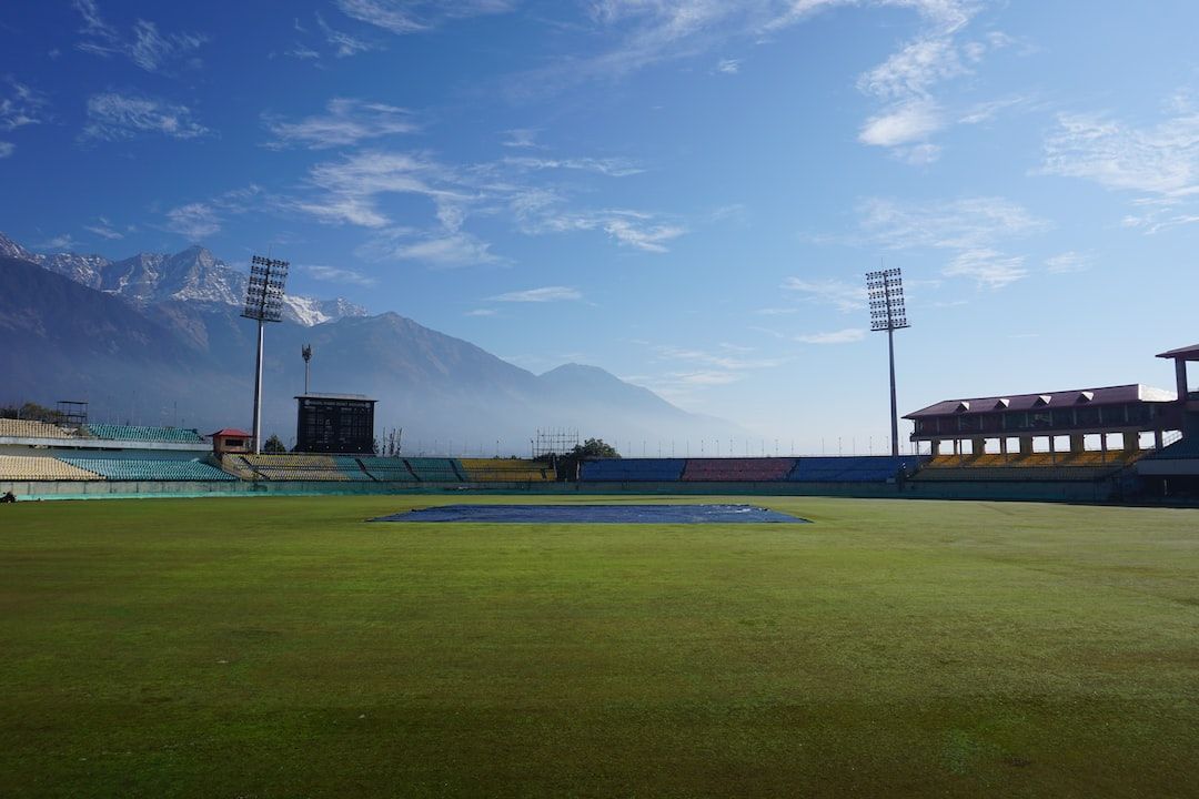 Castle Avenue: Seating Capacity, History, Location and Pitch