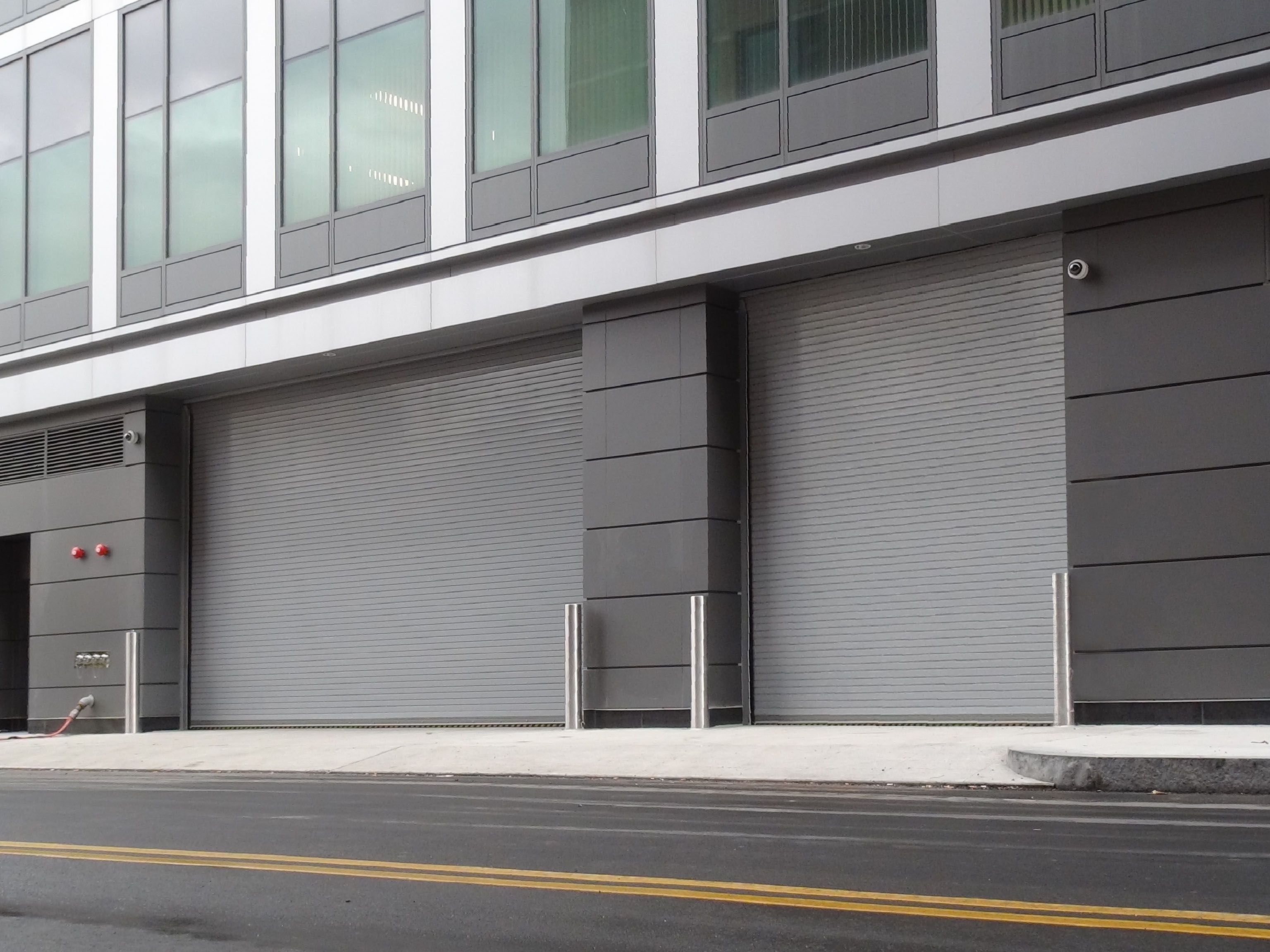 Top Advantages of Combining Rolling Steel Gates and Security Systems
