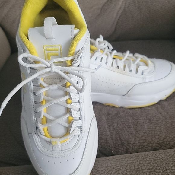 Secondhand Sneakers Market Dynamics & Forecast Report to 2030