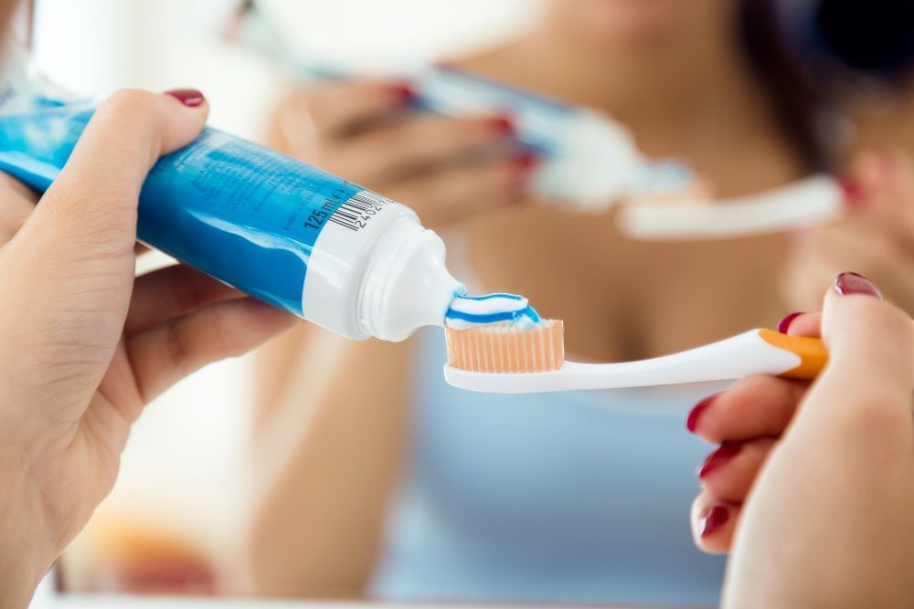 The Science Behind Teeth Whitening Toothpaste
