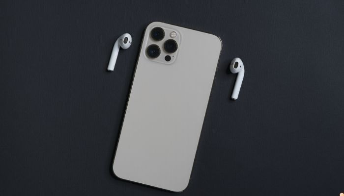 iPhone 12 or iPhone 12 Pro for Rent: Which Fits You Better?