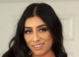 Violet Myers: Unveiling the Enigmatic Beauty