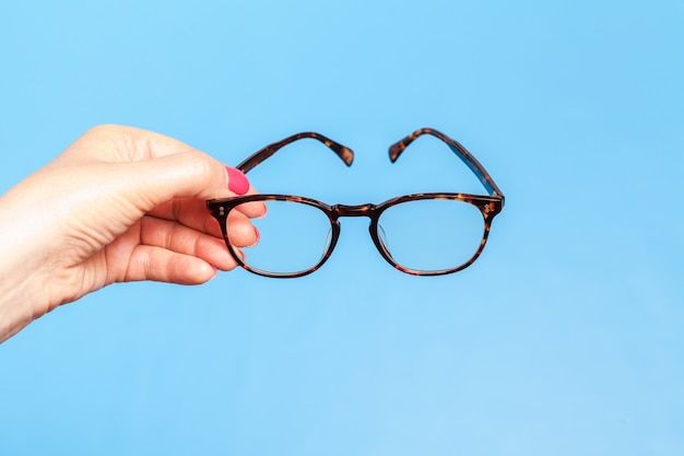 Eye Lens Guide: From Basic Lenses to Advanced Features