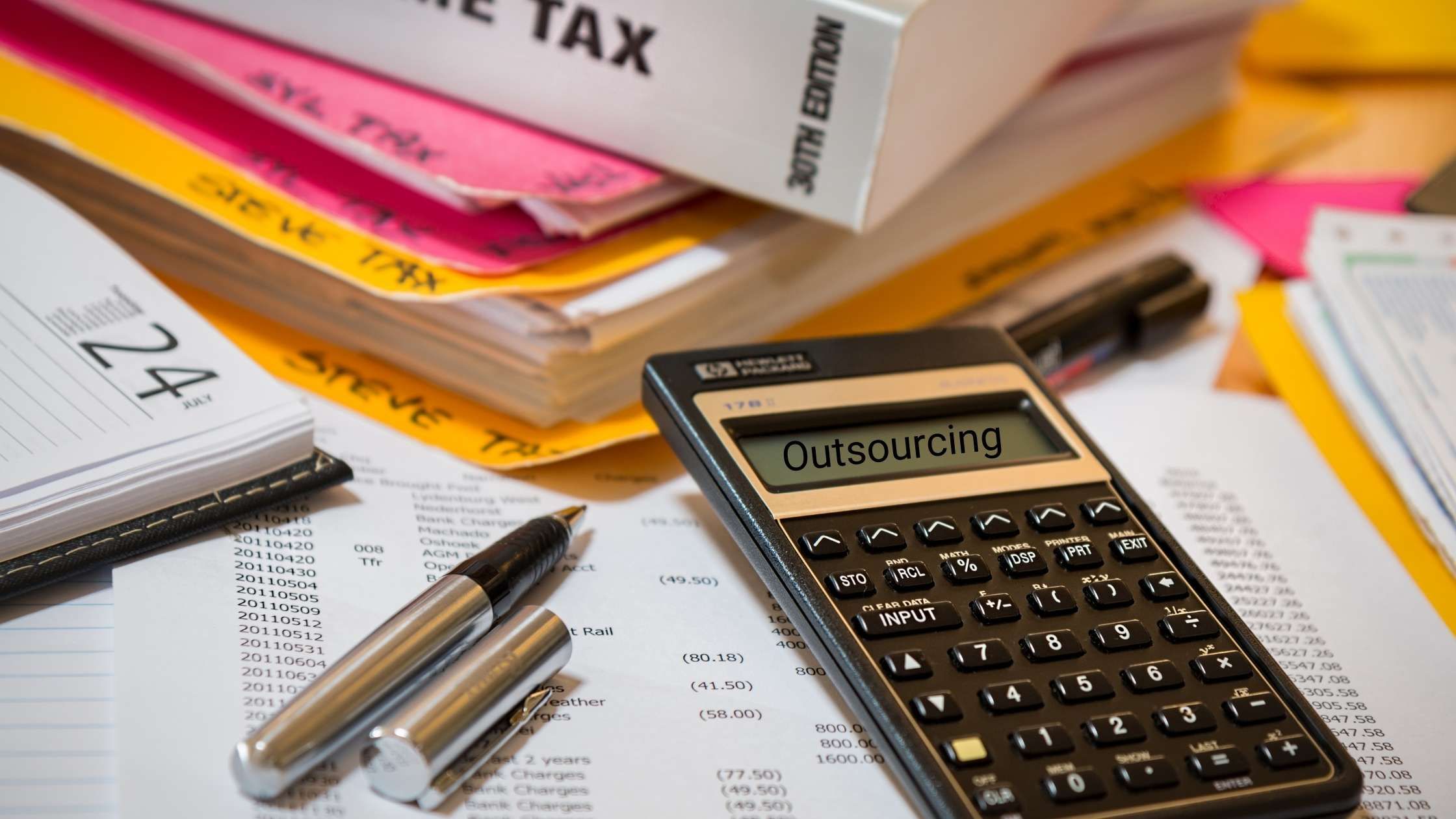 Advantages of Outsourcing Account Receivables Recovery Services