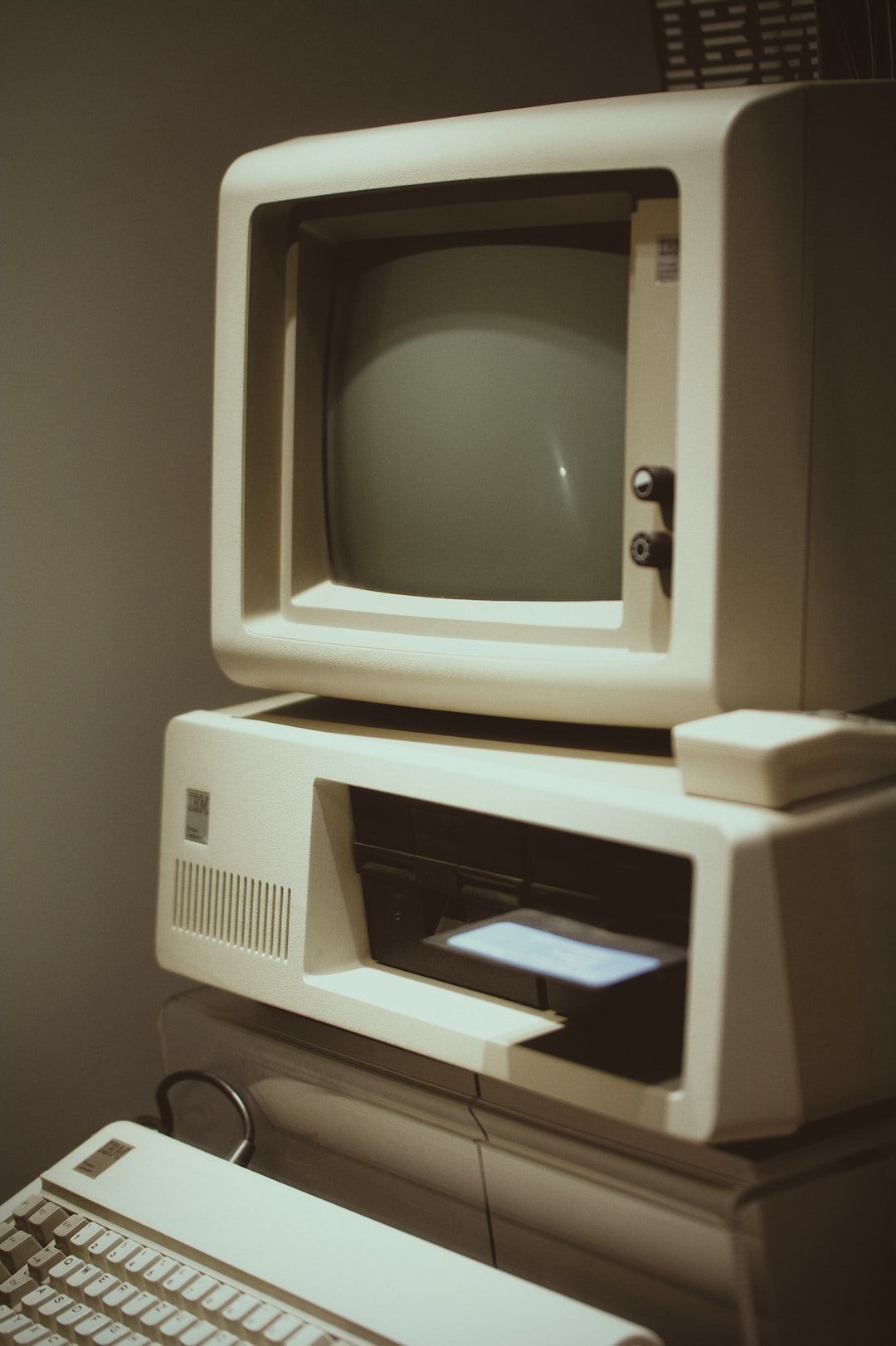 First Generation of Computers (1942-1955)