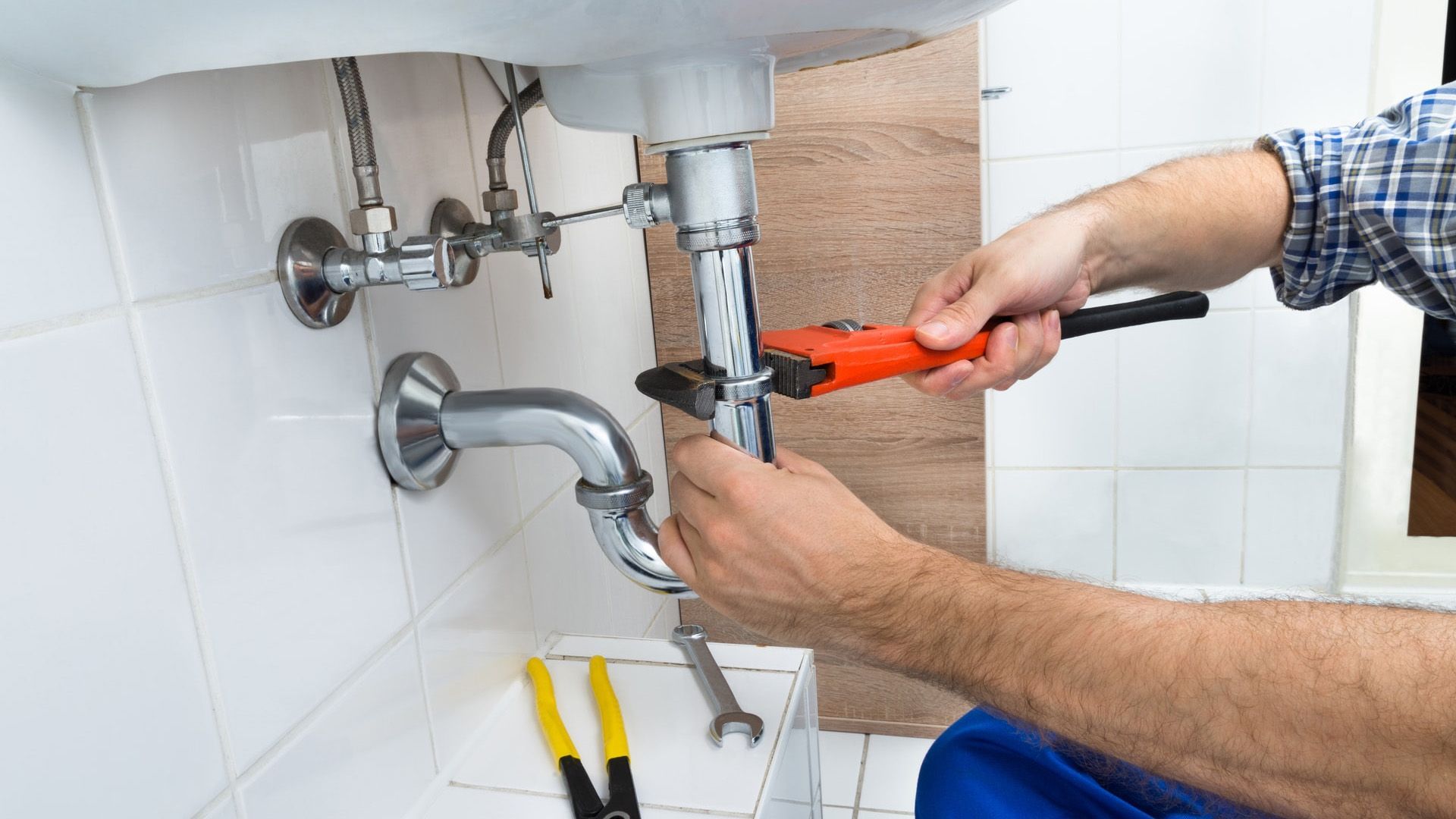 Benefits for Hiring a Plumber

