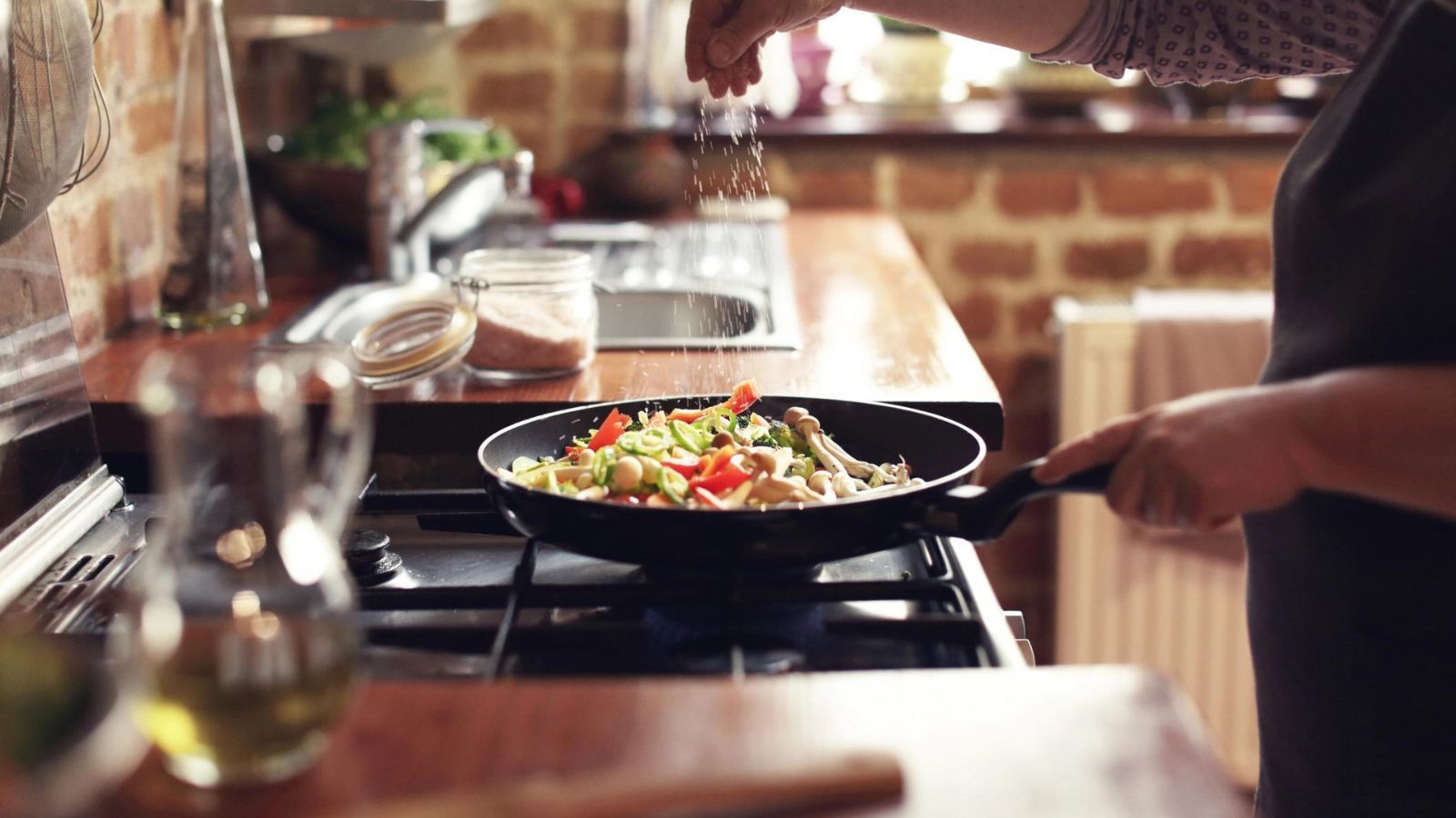 Cooking Tips for Beginners: 5 Easy Recipes to Master