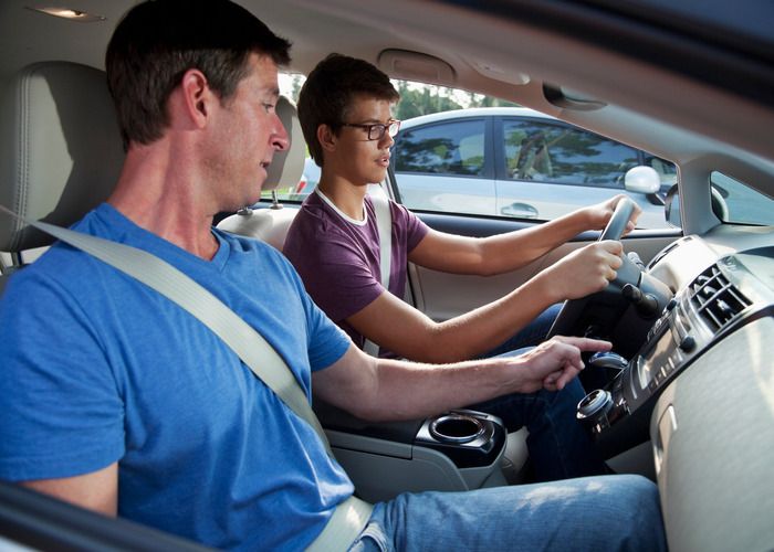 How to Save Money When Paying the Average Price for Driving Lessons
