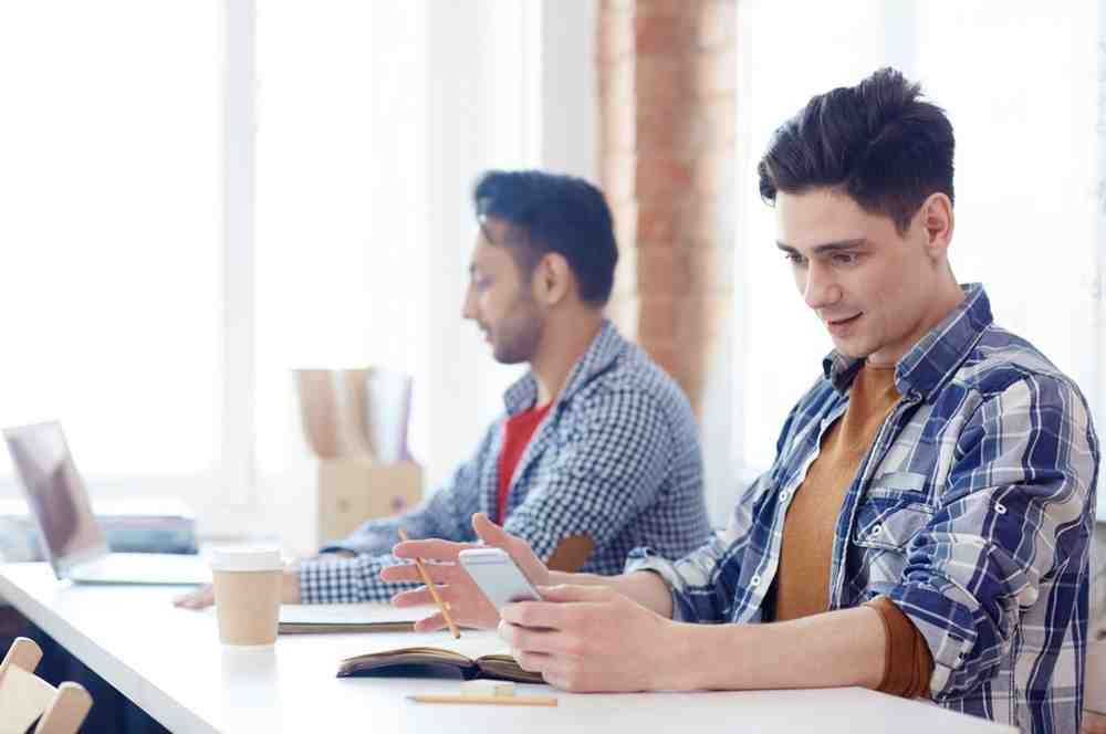 The Future of E-Learning Apps: AI, Personalization, and Virtual Classrooms