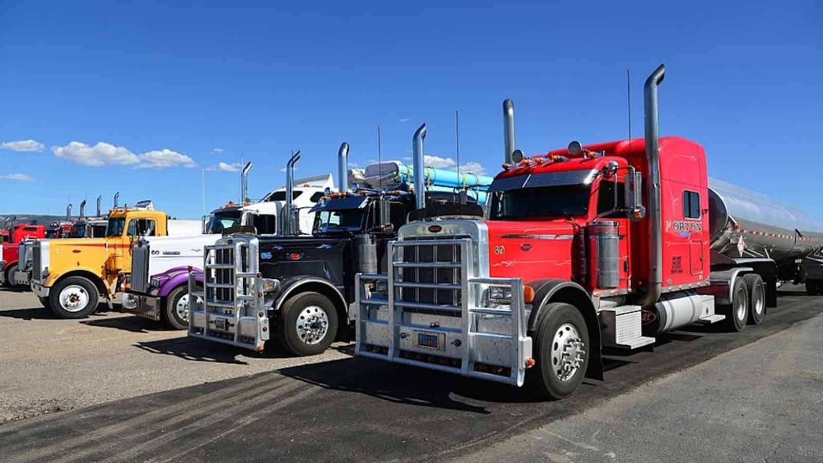 Professional Trailer Mechanics Near Me: Pmt Fleet's Expertise