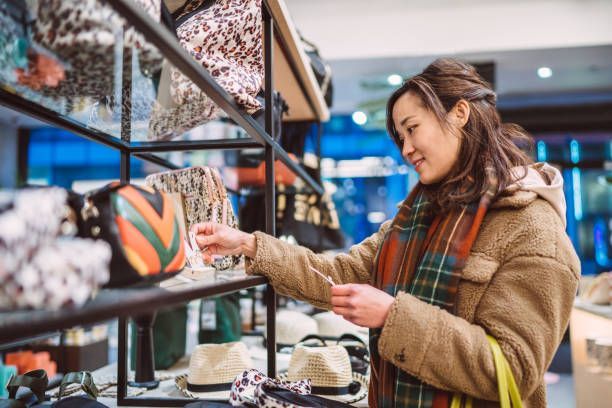 How to Accessorize Like a Pro: Tips for Jewelry, Bags, and Shoes
