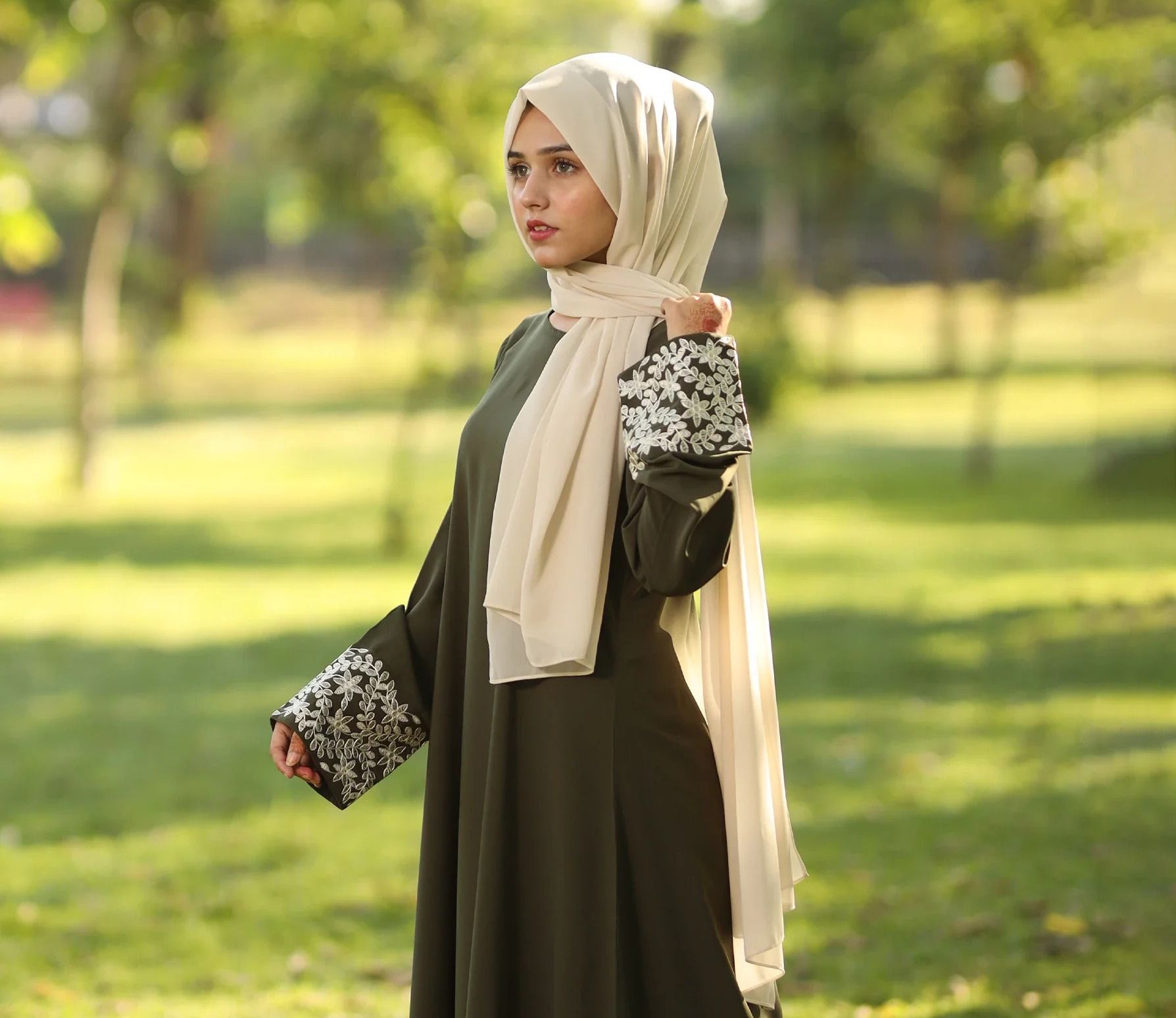 Modest Fashion Icons: Closed Abaya Edition
