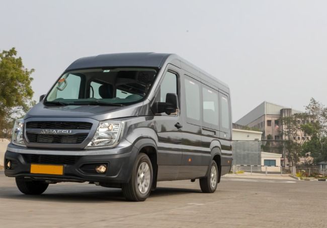 Luxury Urbania Rental for Rajasthan Tour – Travel in Comfort & Style