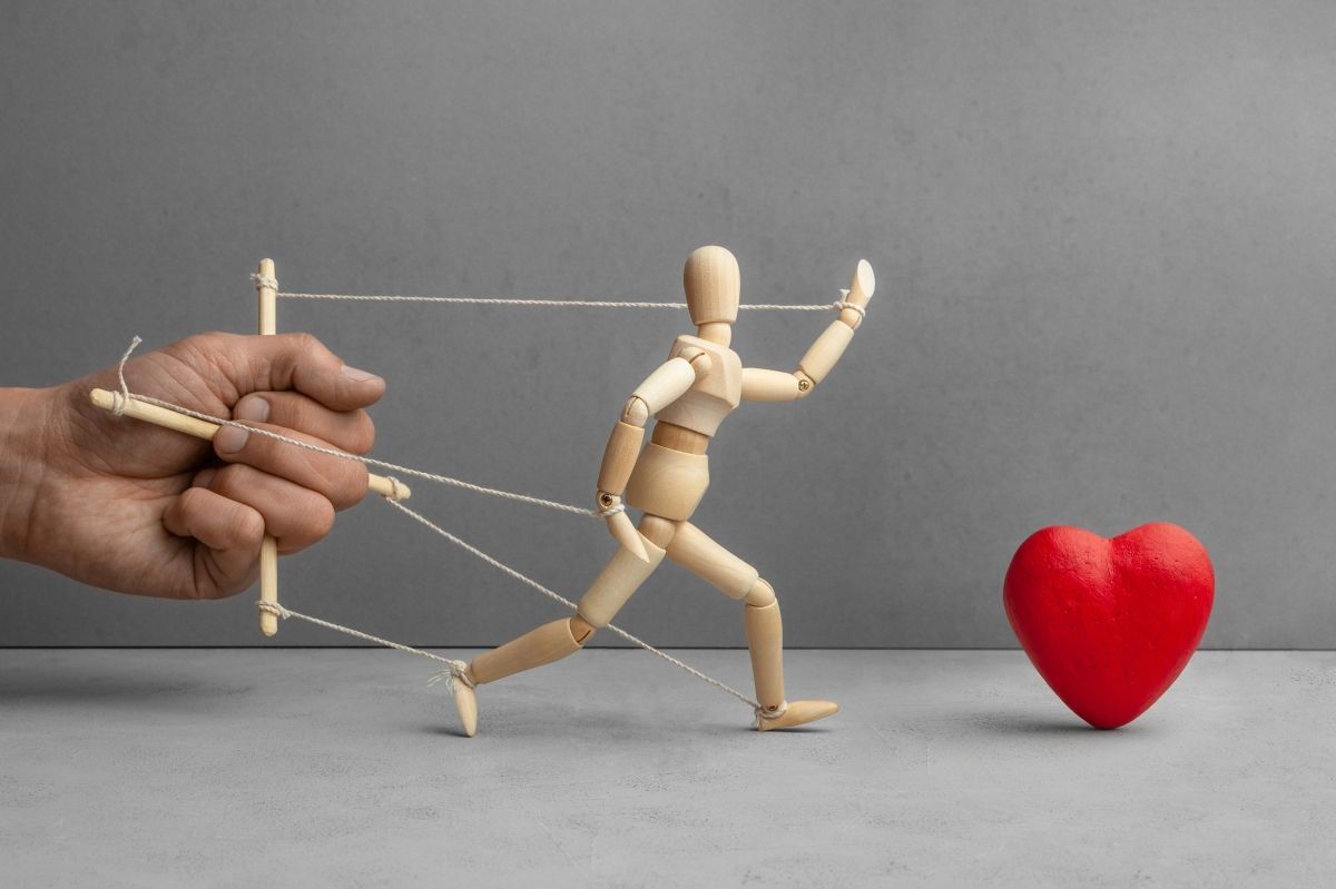 How does abuse in relationships really start?