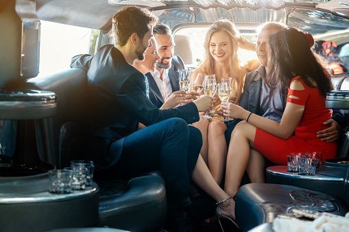 4 Reasons Why You Should Hire an Airport Limo Service