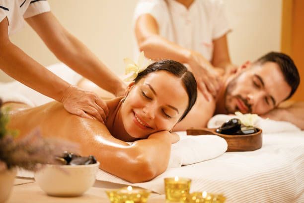 Do Wear Clothes in a Couples Massage?