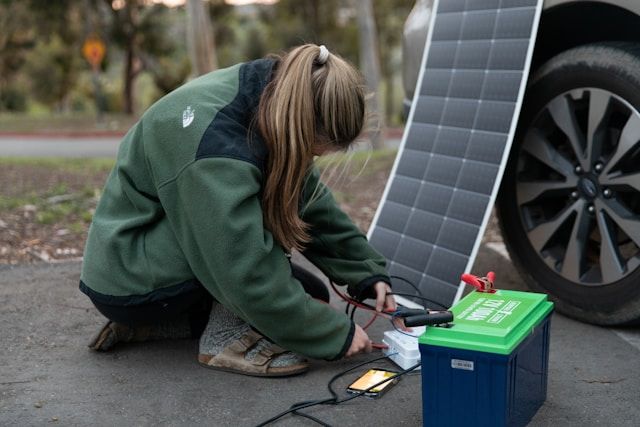 How to Use a Solar Generator During Power Outages?