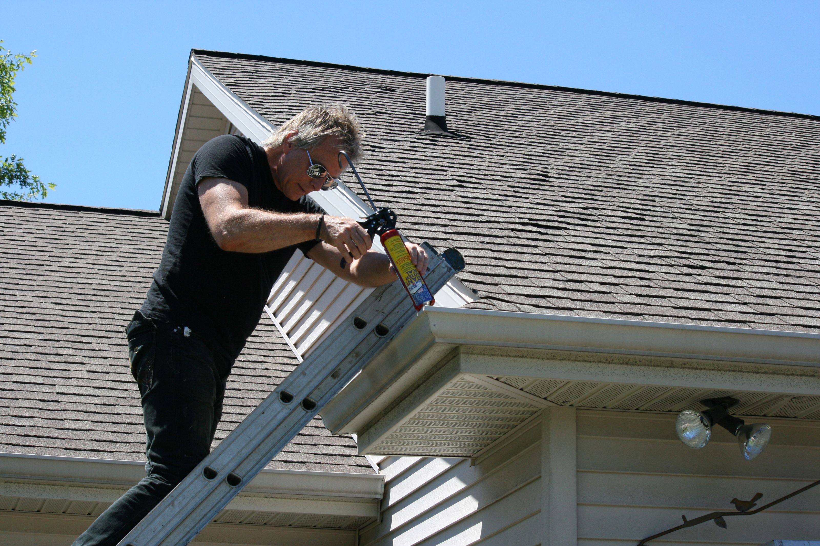 How Gutter Repair Experts Help Homeowners Prevent Water Damage
