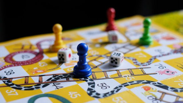 Snake and Ladders: Roll the Dice, Earn Coins & Win the Classic Board Game