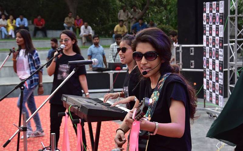 startup, people, Meri Zindagi female band, MZ female band, female rock band, female mission band, Dr. Jaya Tiwari, get a female rock band for your show, MZ band jaya tiwari, no smoking camain song, canacer aid society