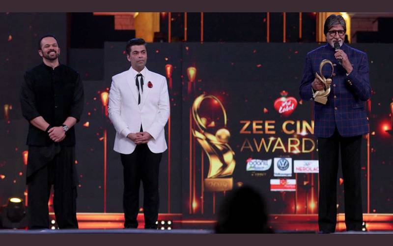 Awards, Honors, Zee Cine Awards2018, Shahrukh khan awards, SRKawards 2018, 25 years of SRK inBollywood, SRK 32 Million, ShahrukhKhan 25 years in Bollywood, list ofwinners zee cine awards 2018, zee cineawards 2018 winners, awards given in2018, Bollywood award functions, redcarpet zee cine awards