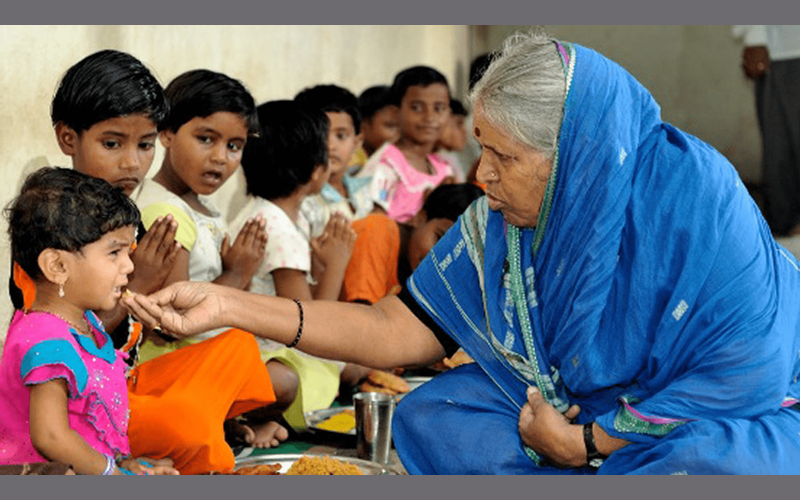 Social work, lady who saves cows,lady who saves kids, lady who saveschildren, story of Sindhutai Sapkal,NGO of Sindhutai Sapkal, orphanagesof Sindhutai, Sindhutai Sapkal story,life of Sindhutai Sapkal