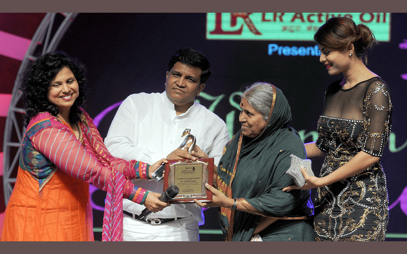 Social work, lady who saves cows,lady who saves kids, lady who saveschildren, story of Sindhutai Sapkal,NGO of Sindhutai Sapkal, orphanagesof Sindhutai, Sindhutai Sapkal story,life of Sindhutai Sapkal