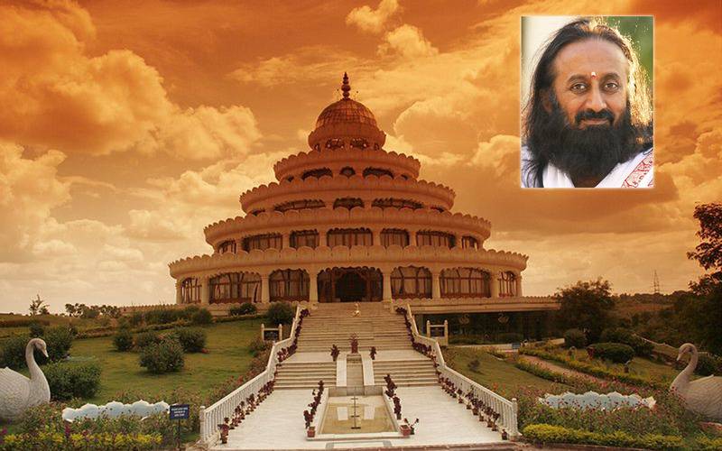 people, india, spiritualism in india, spiritual india, art of living, art of living satsang, managing stress in life, stress management, laughter yoga, sri sri ravi shankar coming to lucknow